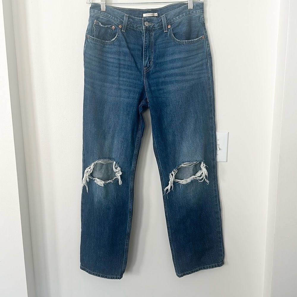 Levi’s Low Pro Strauggt Distressed Jeans 31